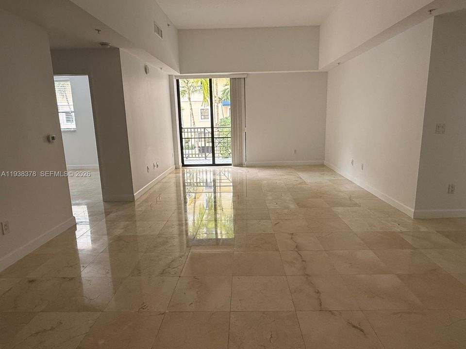 En Venta: $415,000 (2 camas, 2 baños, 1114 Pies cuadrados)