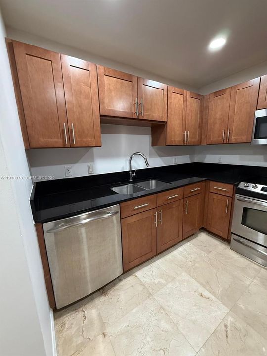 En Venta: $415,000 (2 camas, 2 baños, 1114 Pies cuadrados)