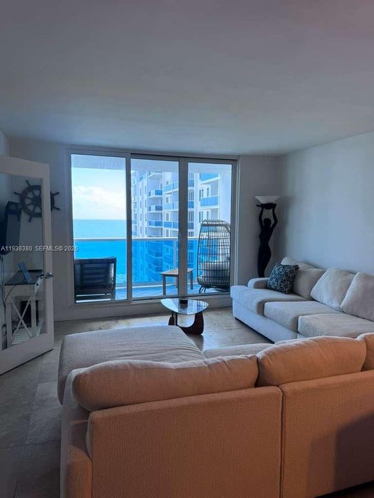 出租: $8,500 (1 贝兹, 1 浴室, 850 平方英尺)