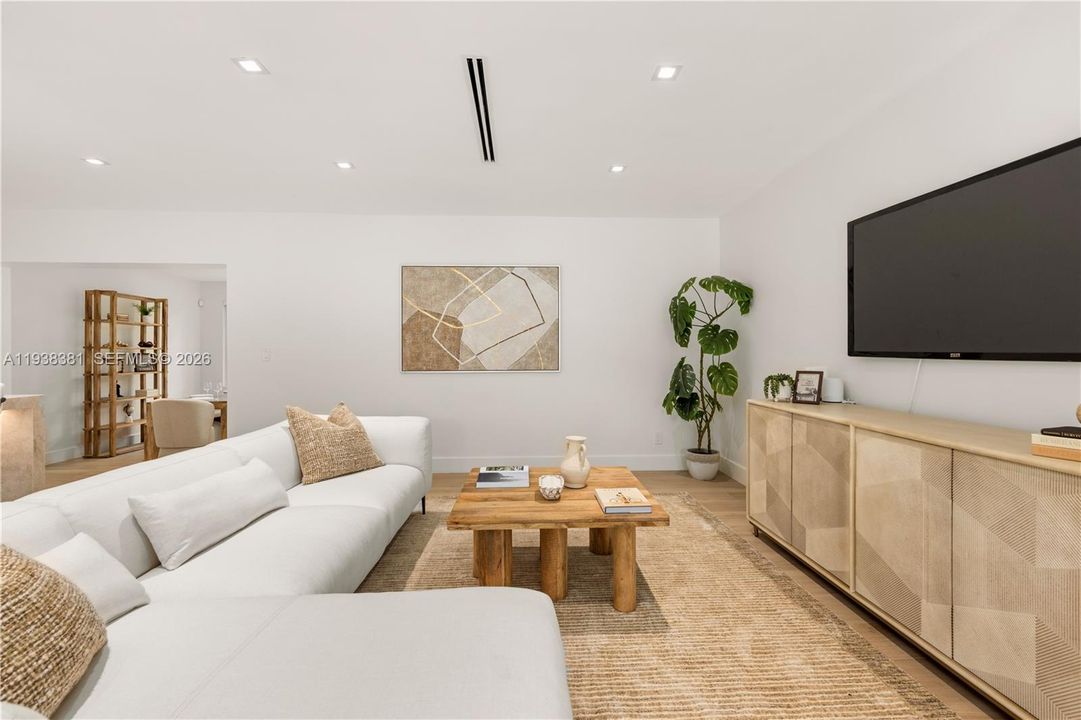 For Sale: $2,950,000 (3 beds, 2 baths, 2419 Square Feet)