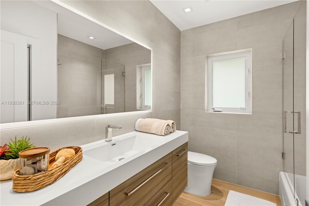 For Sale: $2,950,000 (3 beds, 2 baths, 2419 Square Feet)