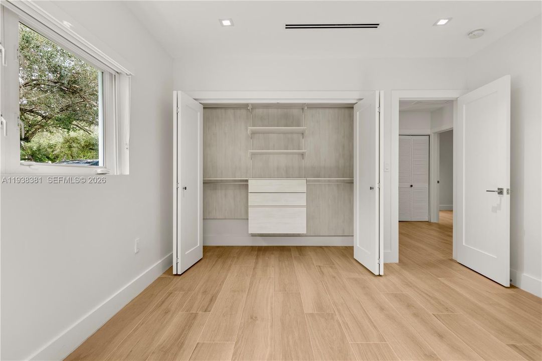 For Sale: $2,950,000 (3 beds, 2 baths, 2419 Square Feet)