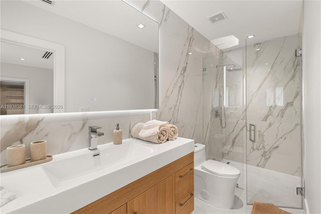 For Sale: $2,950,000 (3 beds, 2 baths, 2419 Square Feet)