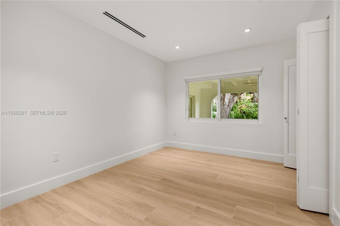 For Sale: $2,950,000 (3 beds, 2 baths, 2419 Square Feet)