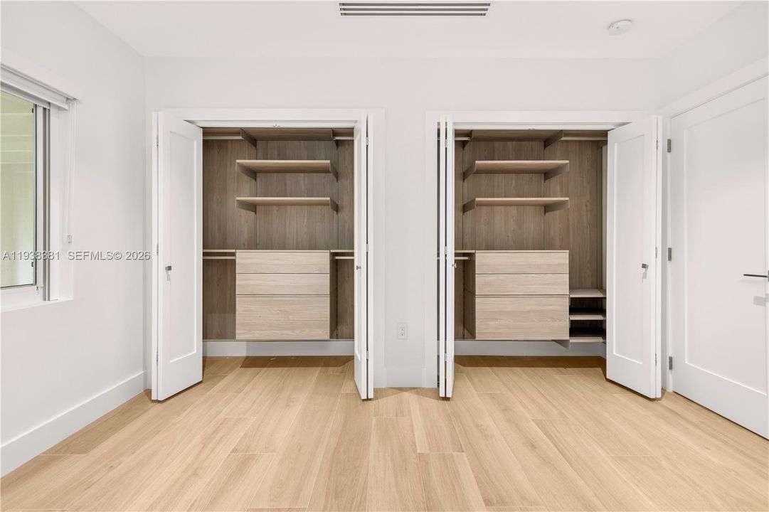 For Sale: $2,950,000 (3 beds, 2 baths, 2419 Square Feet)