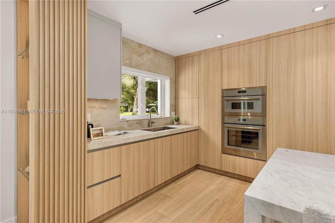 For Sale: $2,950,000 (3 beds, 2 baths, 2419 Square Feet)