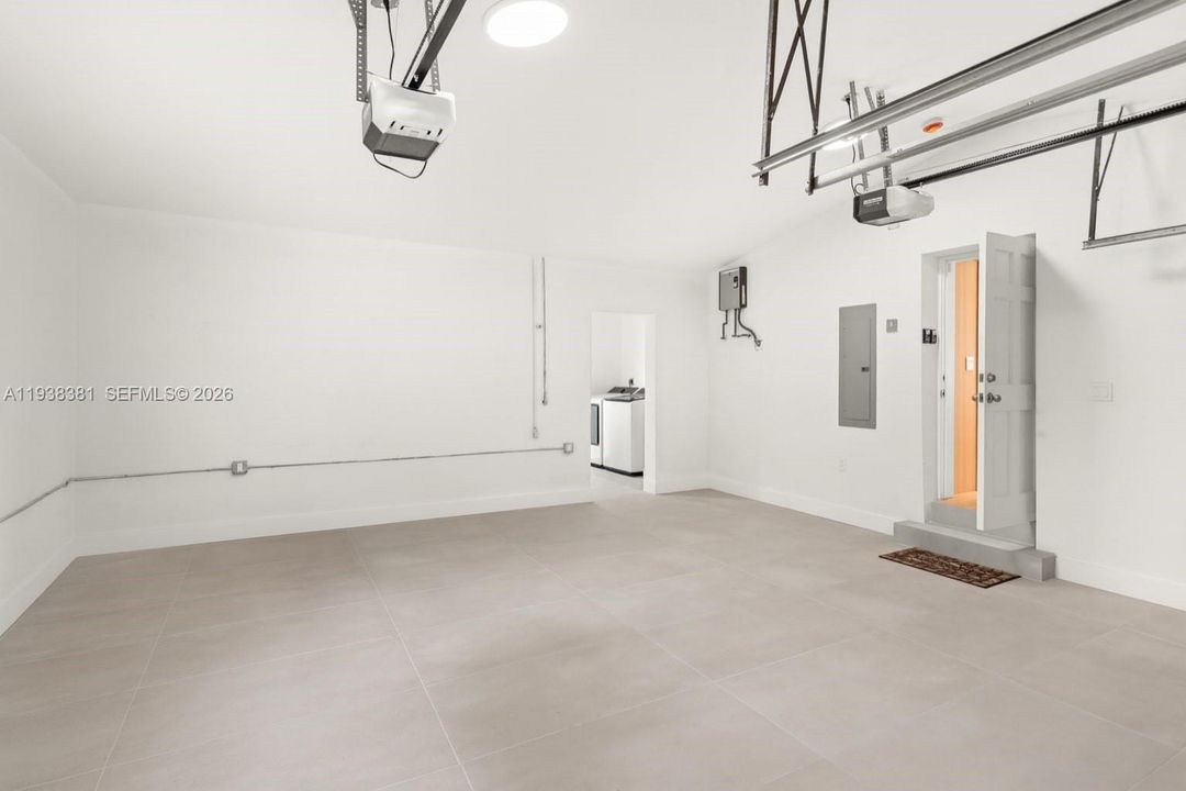 For Sale: $2,950,000 (3 beds, 2 baths, 2419 Square Feet)