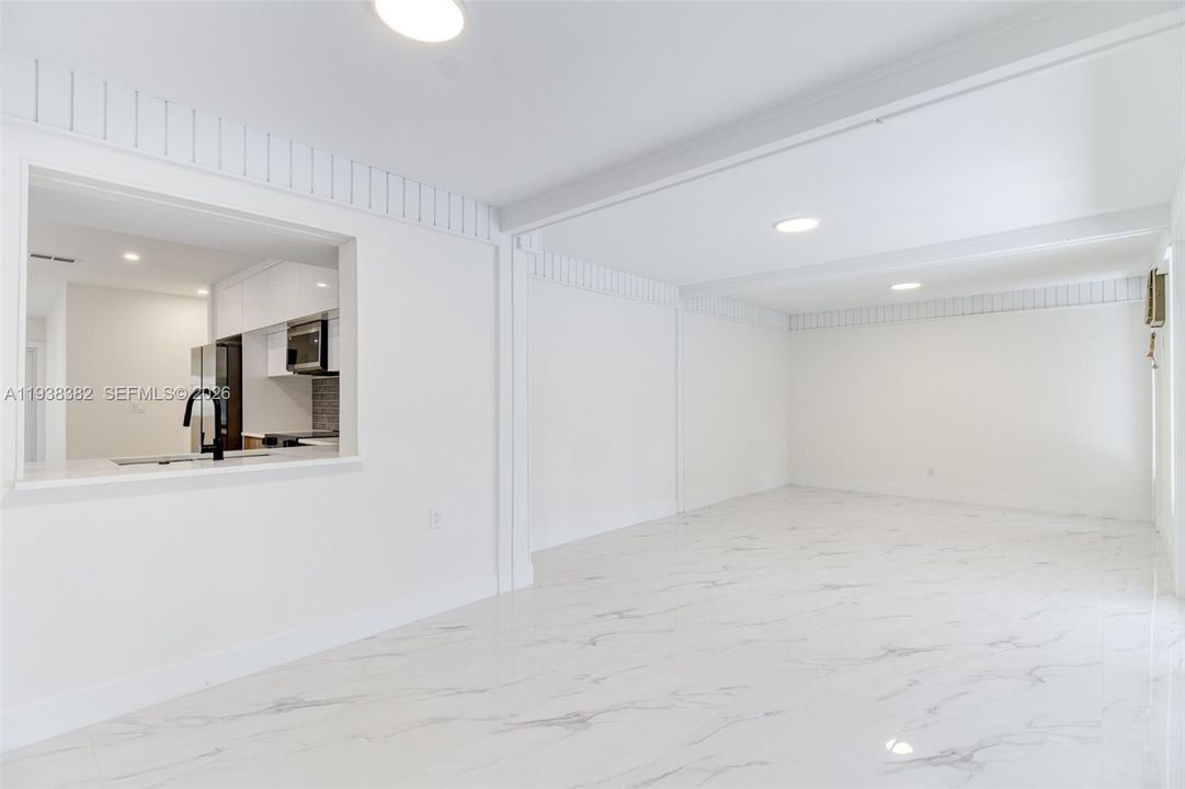 出租: $6,499 (4 贝兹, 2 浴室, 2280 平方英尺)