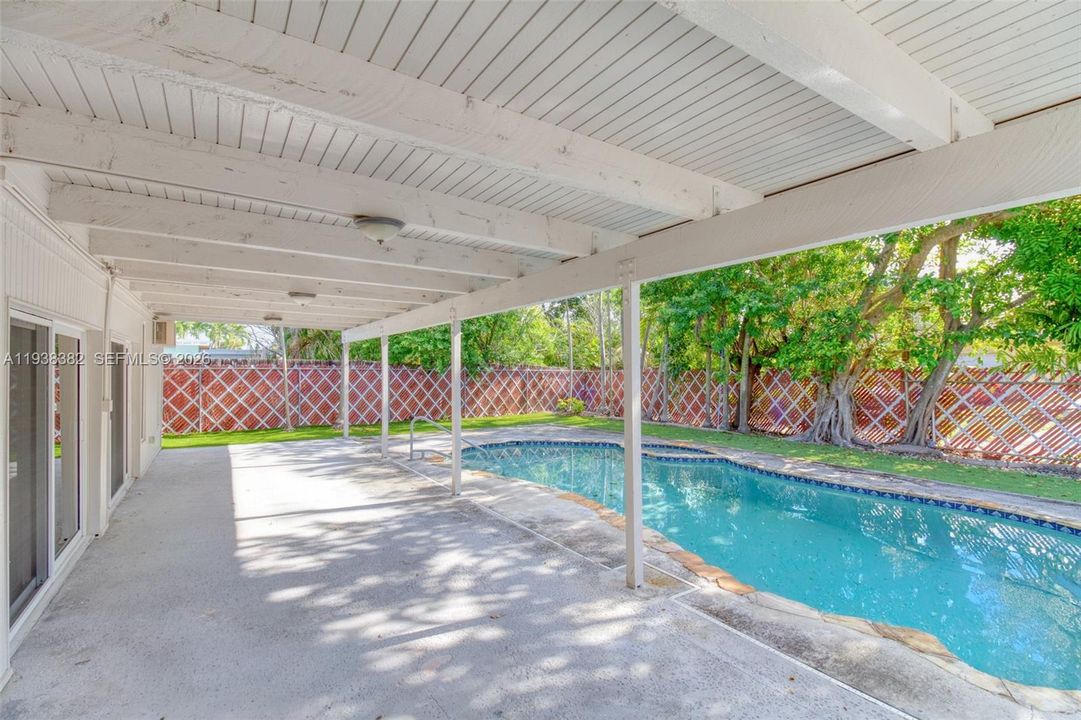 出租: $6,499 (4 贝兹, 2 浴室, 2280 平方英尺)