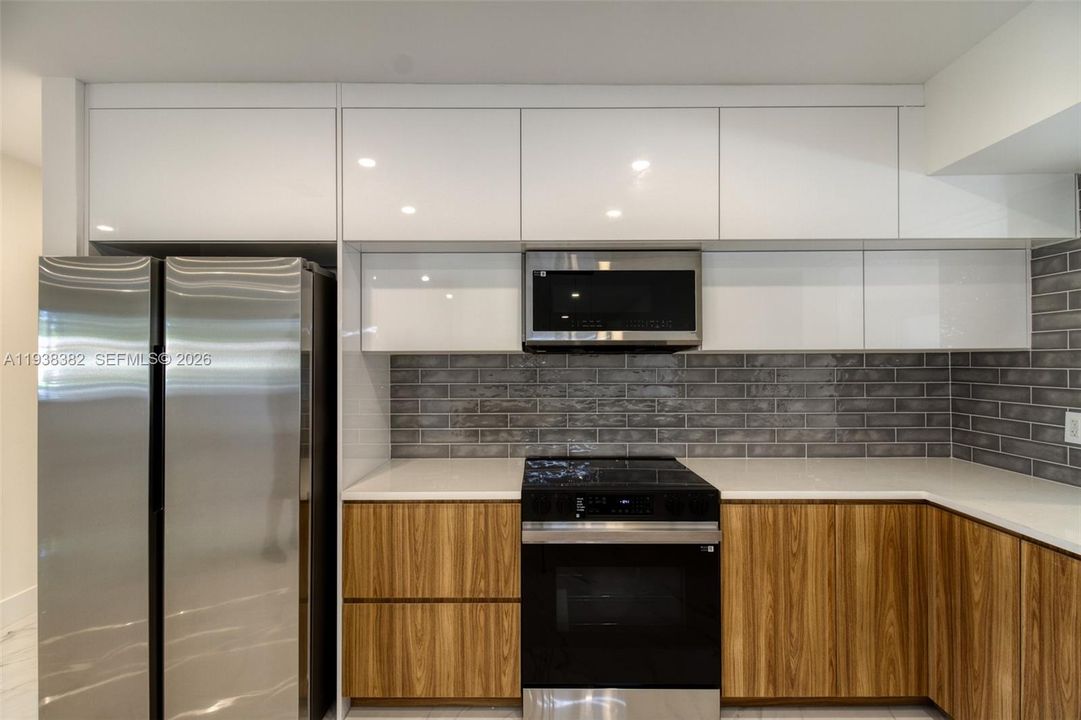 出租: $6,499 (4 贝兹, 2 浴室, 2280 平方英尺)