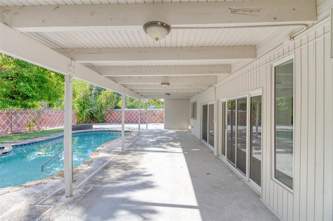 出租: $6,499 (4 贝兹, 2 浴室, 2280 平方英尺)