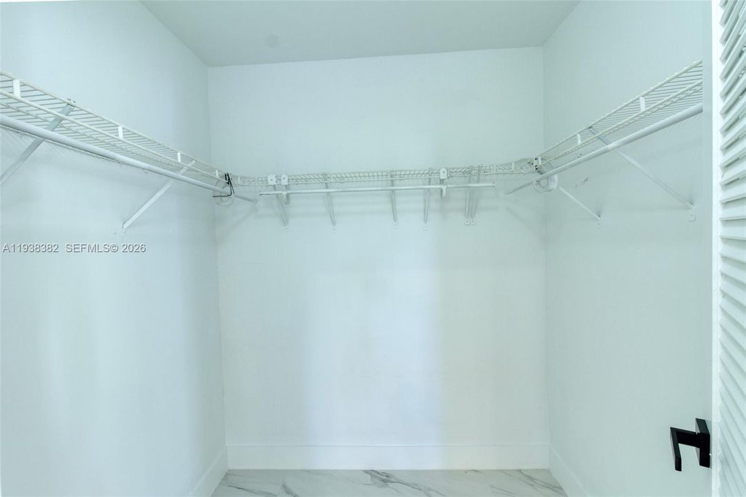 出租: $6,499 (4 贝兹, 2 浴室, 2280 平方英尺)