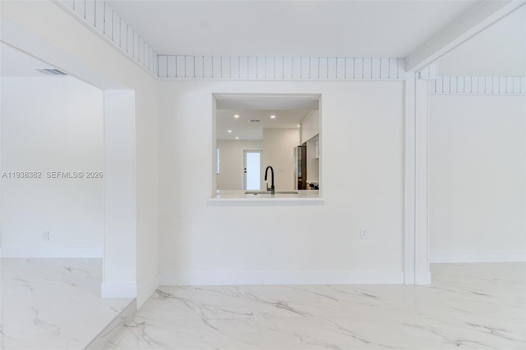 出租: $6,499 (4 贝兹, 2 浴室, 2280 平方英尺)