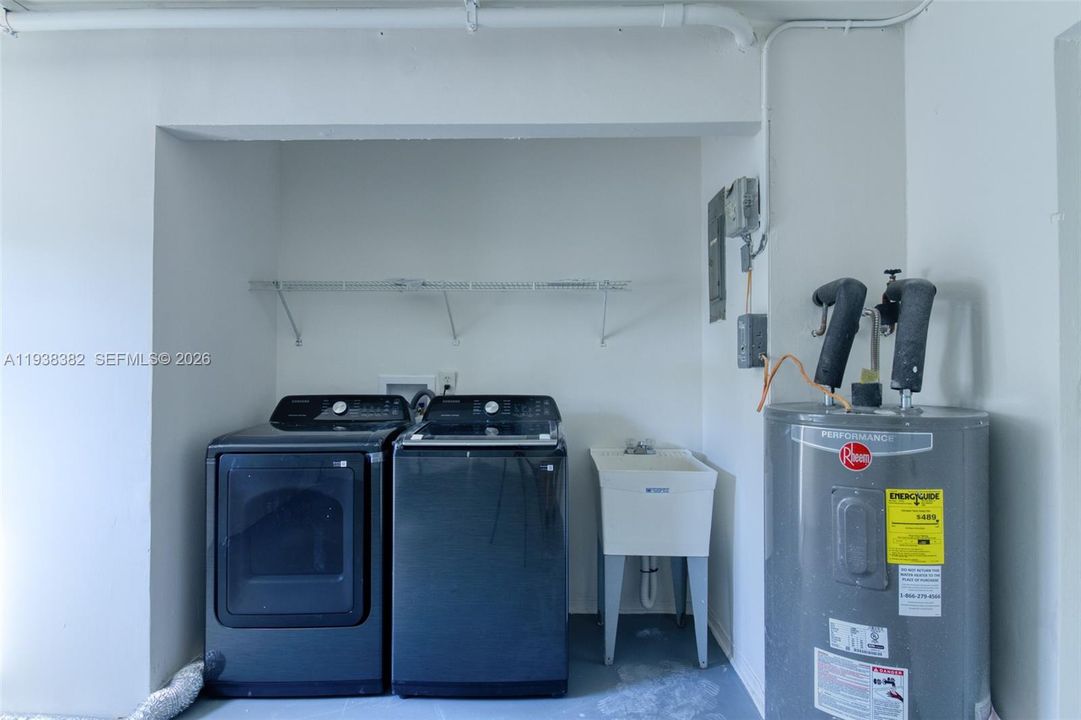 出租: $6,499 (4 贝兹, 2 浴室, 2280 平方英尺)