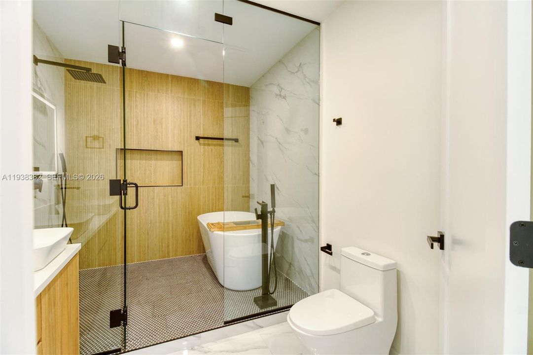 出租: $6,499 (4 贝兹, 2 浴室, 2280 平方英尺)