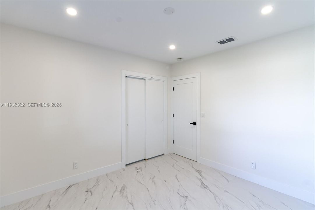 出租: $6,499 (4 贝兹, 2 浴室, 2280 平方英尺)