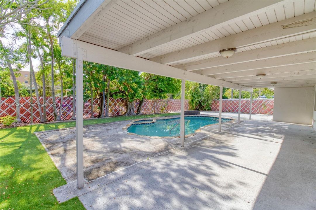 出租: $6,499 (4 贝兹, 2 浴室, 2280 平方英尺)