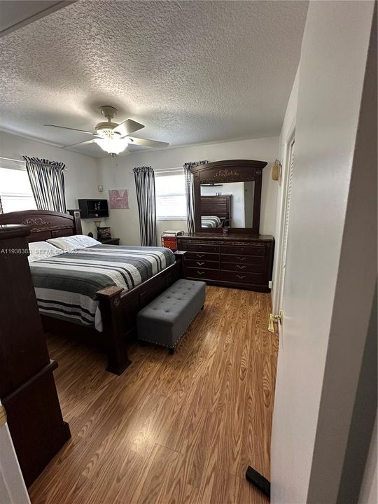 出租: $2,500 (2 贝兹, 2 浴室, 1098 平方英尺)