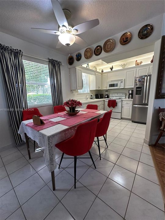 出租: $2,500 (2 贝兹, 2 浴室, 1098 平方英尺)