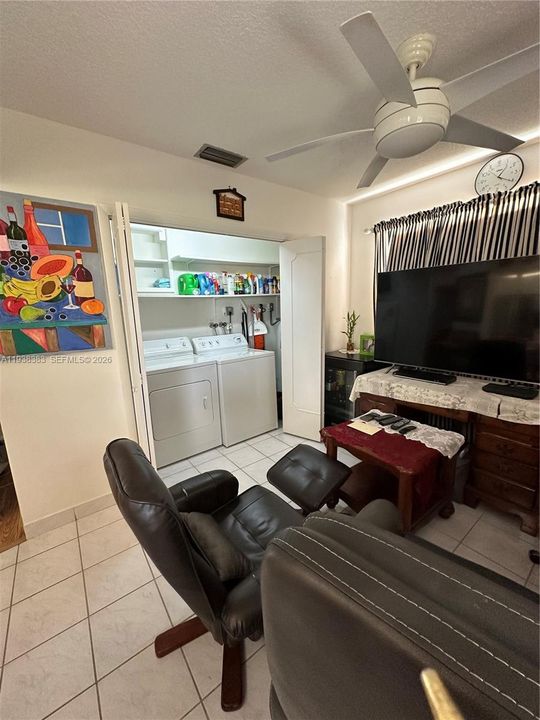 出租: $2,500 (2 贝兹, 2 浴室, 1098 平方英尺)