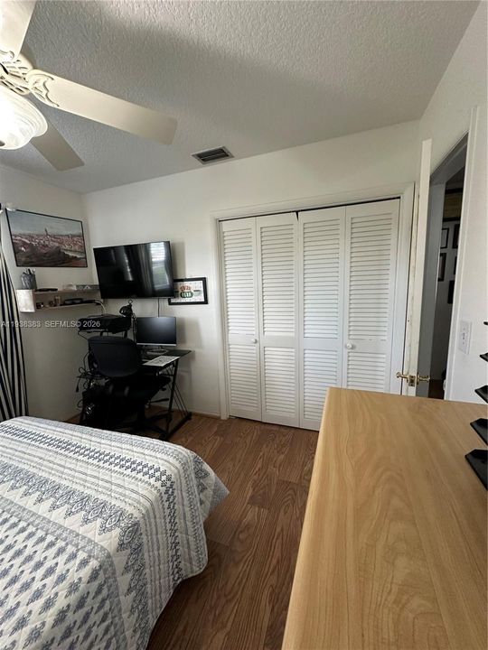 出租: $2,500 (2 贝兹, 2 浴室, 1098 平方英尺)