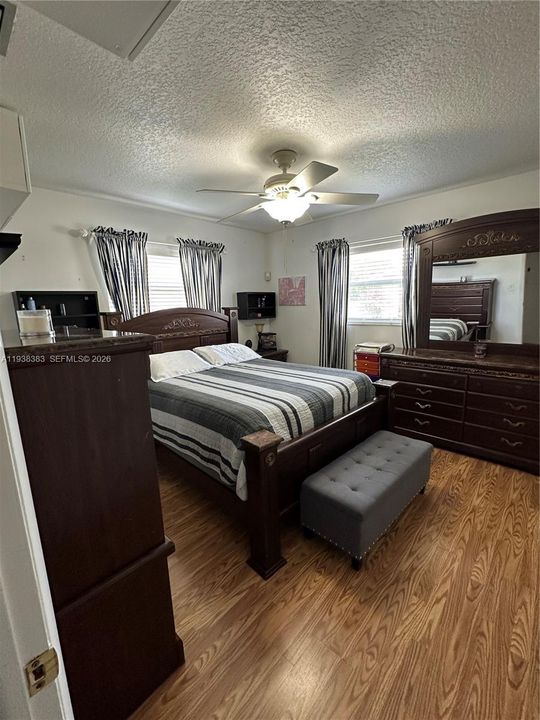 出租: $2,500 (2 贝兹, 2 浴室, 1098 平方英尺)