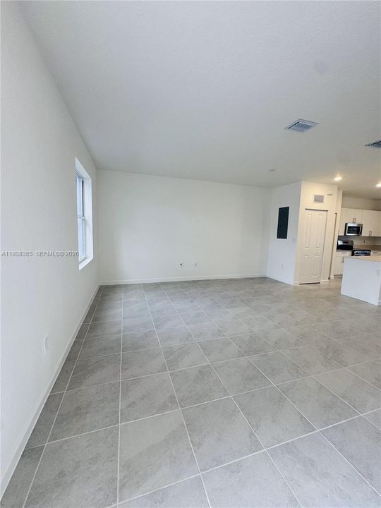 出租: $2,400 (3 贝兹, 2 浴室, 0 平方英尺)