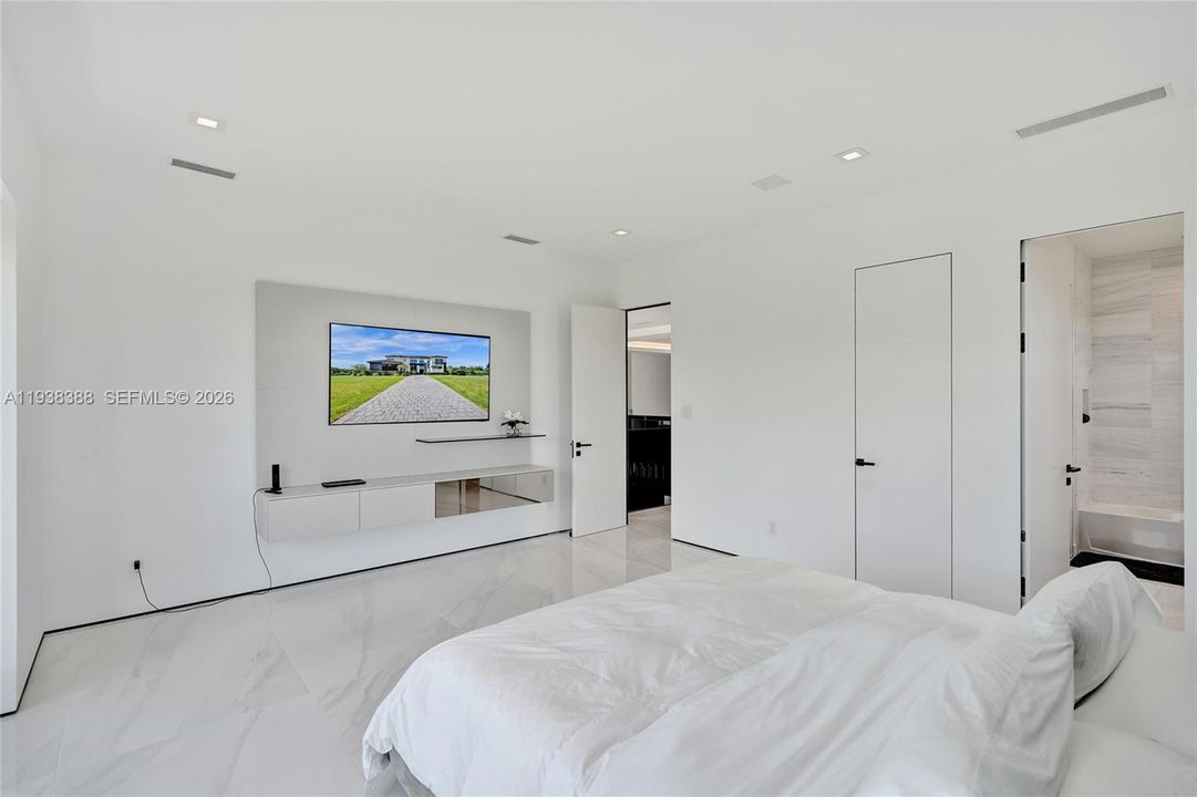 待售: $5,500,000 (6 贝兹, 8 浴室, 8120 平方英尺)