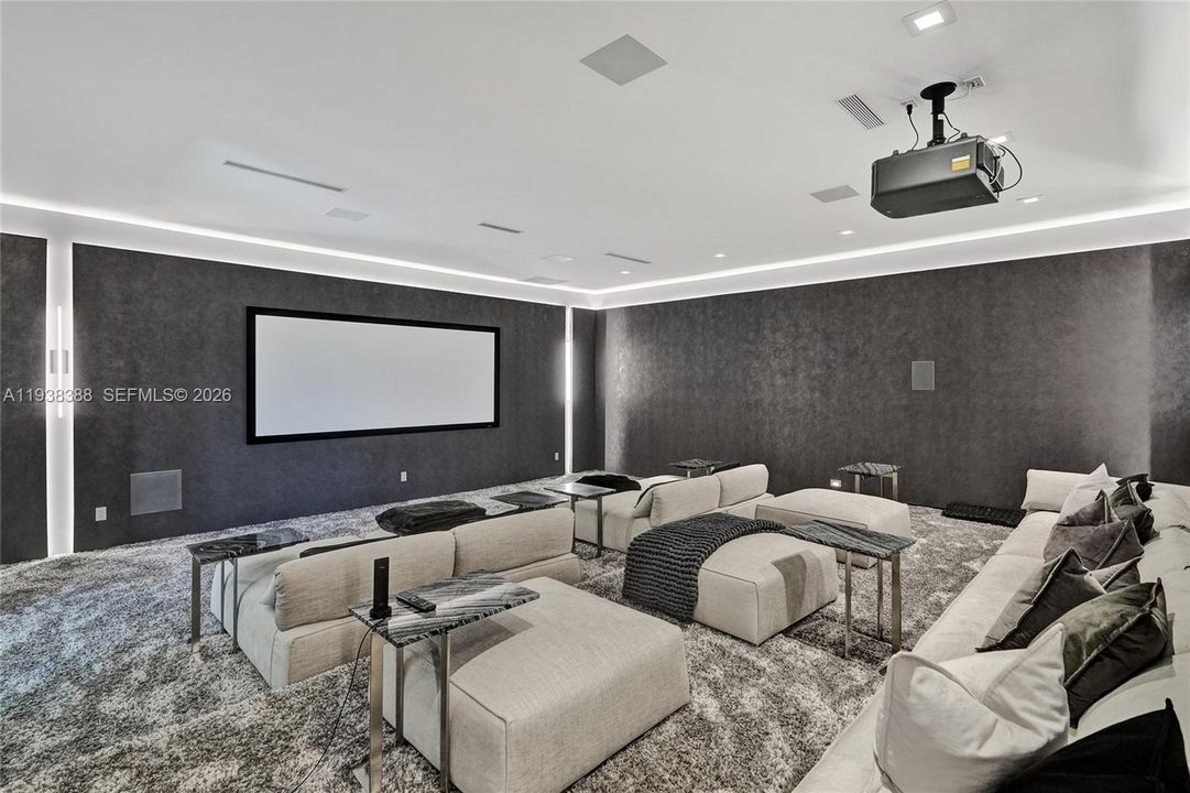 待售: $5,500,000 (6 贝兹, 8 浴室, 8120 平方英尺)