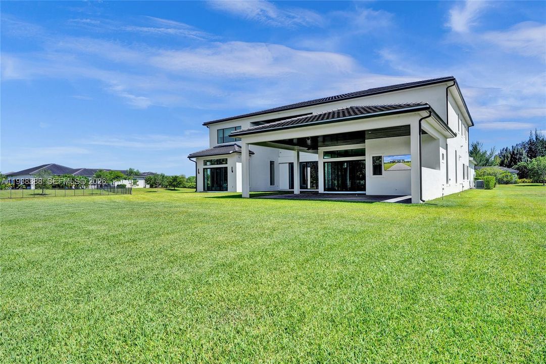 待售: $5,500,000 (6 贝兹, 8 浴室, 8120 平方英尺)