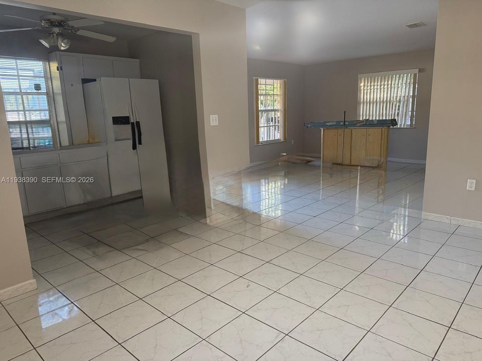 For Rent: $3,500 (3 beds, 2 baths, 2821 Square Feet)