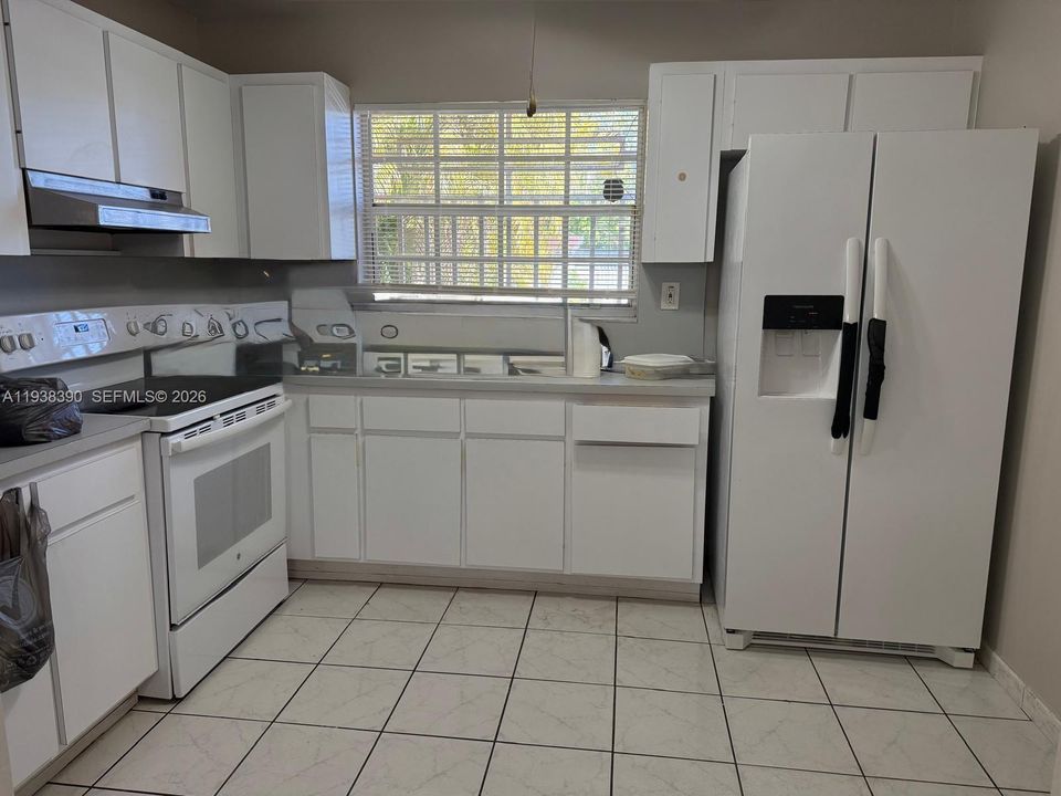 For Rent: $3,500 (3 beds, 2 baths, 2821 Square Feet)