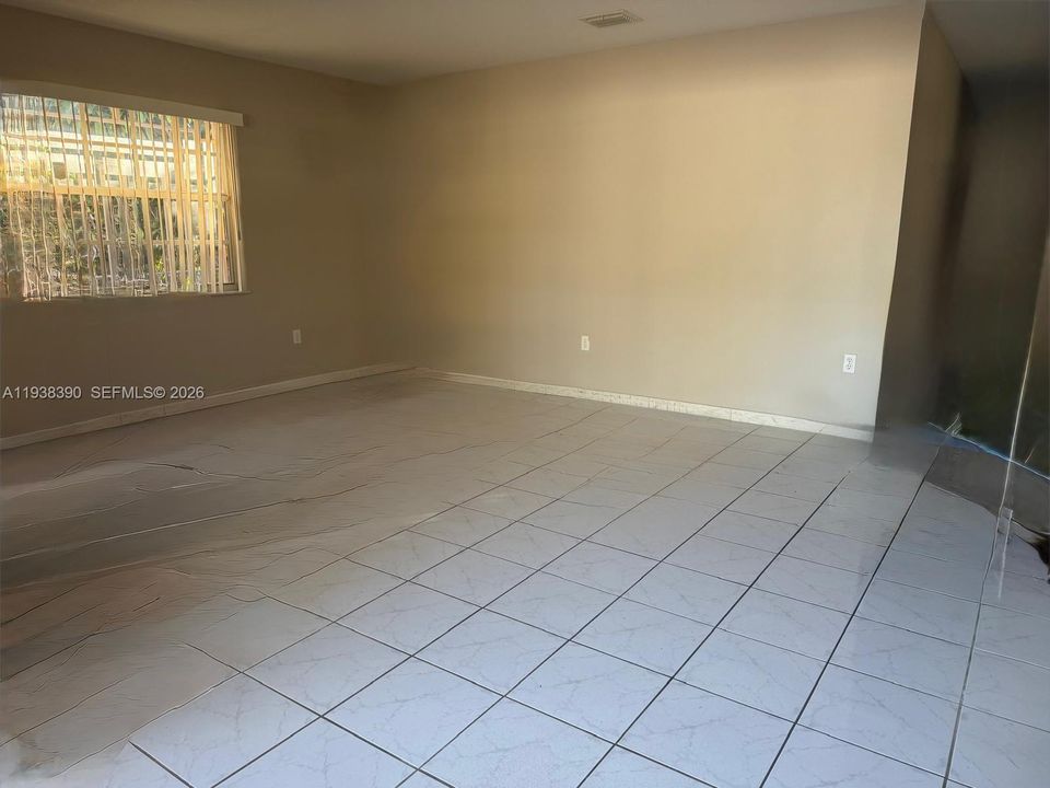 For Rent: $3,500 (3 beds, 2 baths, 2821 Square Feet)