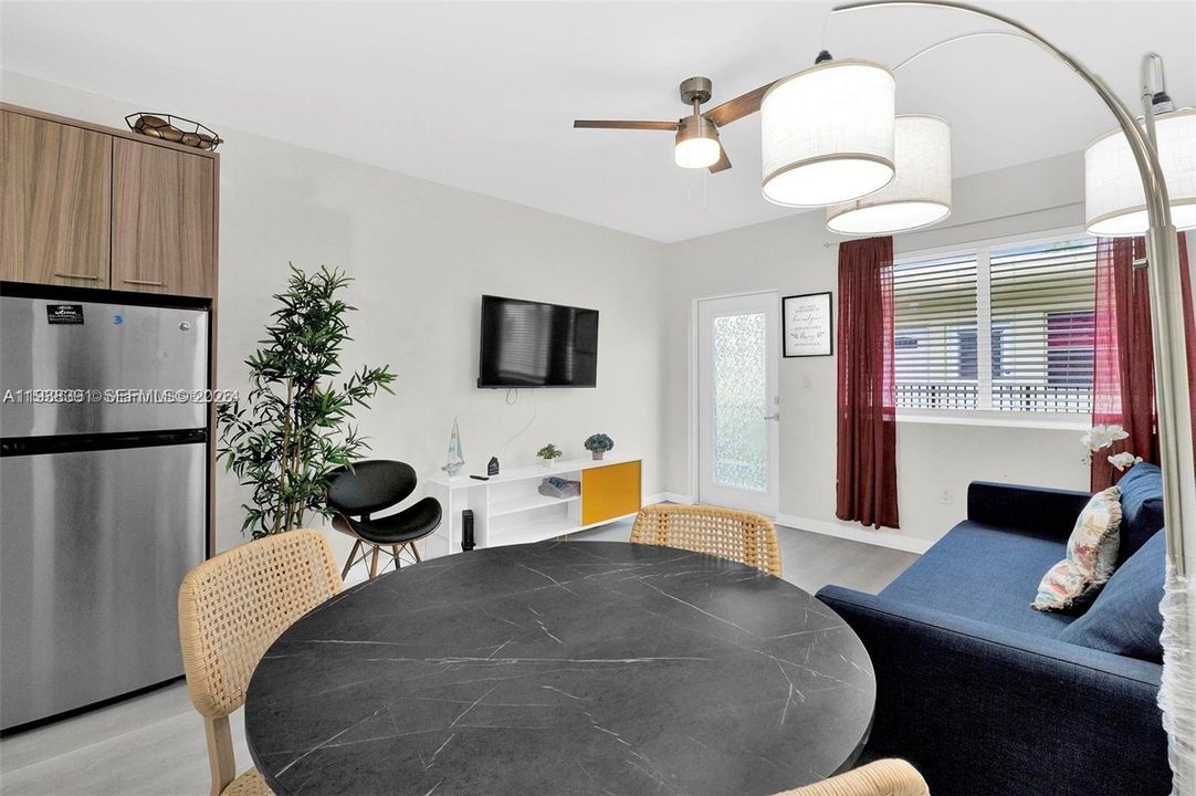 For Rent: $2,000 (1 beds, 1 baths, 429 Square Feet)