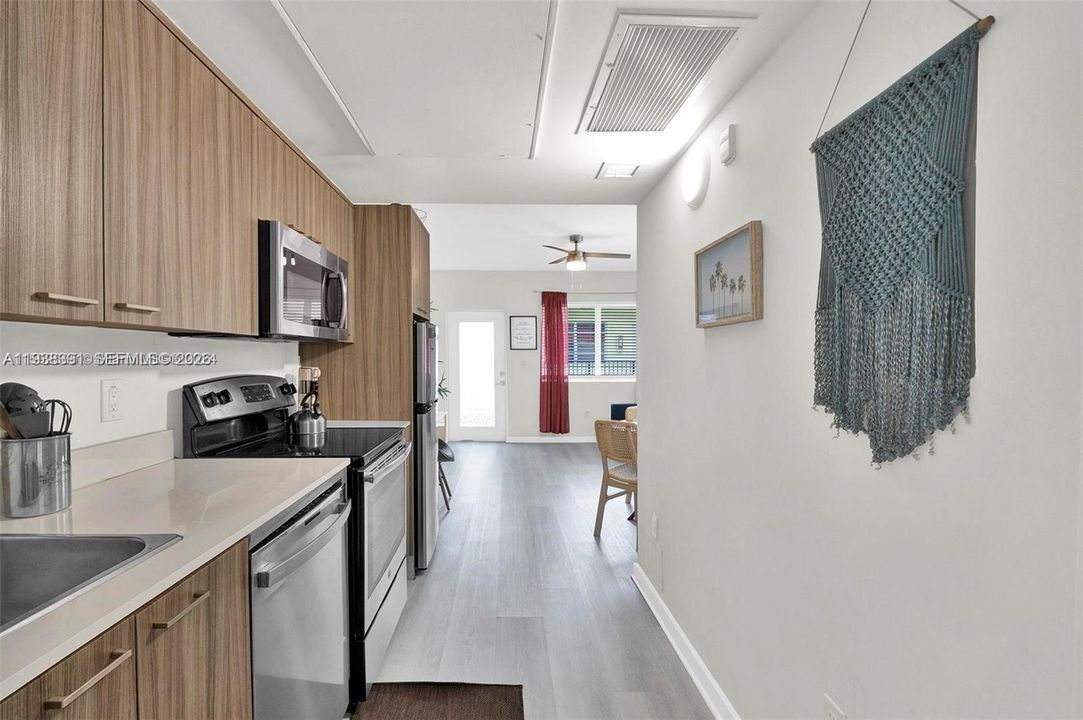 For Rent: $2,000 (1 beds, 1 baths, 429 Square Feet)