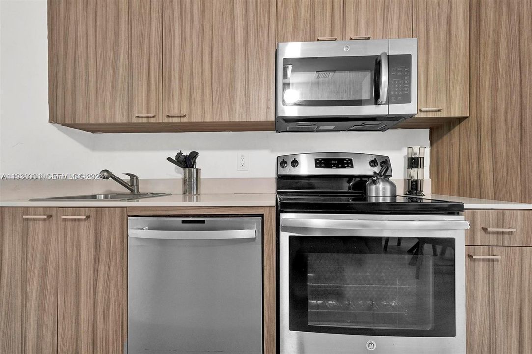 For Rent: $2,000 (1 beds, 1 baths, 429 Square Feet)