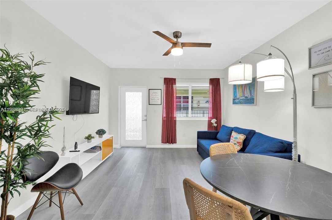 For Rent: $2,000 (1 beds, 1 baths, 429 Square Feet)