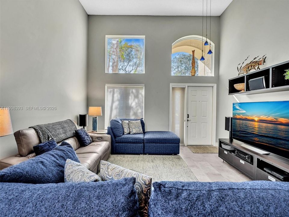 На продажу: $659,000 (4 спален, 3 ванн, 2110 Квадратных фут)