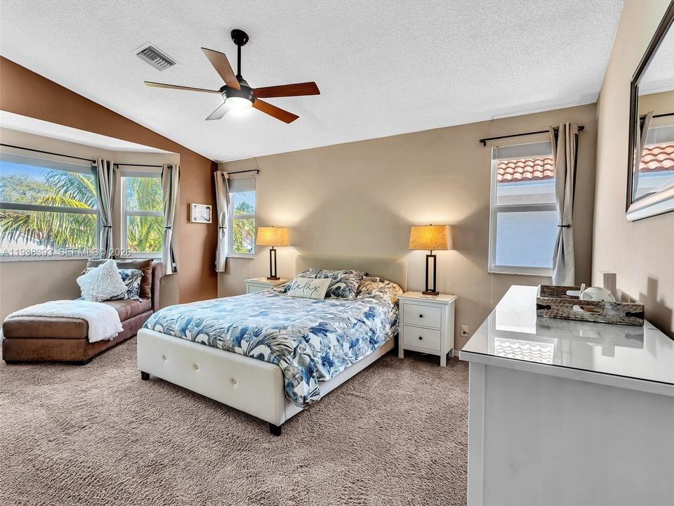 На продажу: $659,000 (4 спален, 3 ванн, 2110 Квадратных фут)