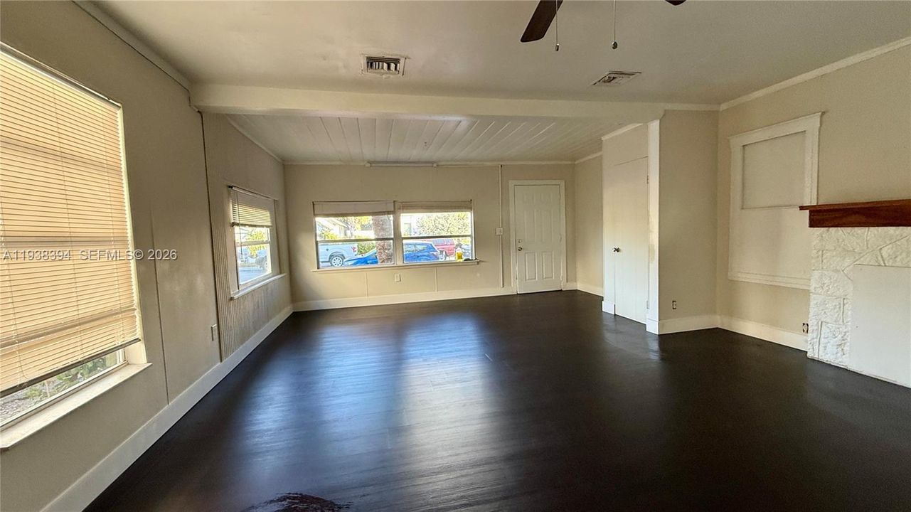 出租: $2,700 (3 贝兹, 2 浴室, 1948 平方英尺)