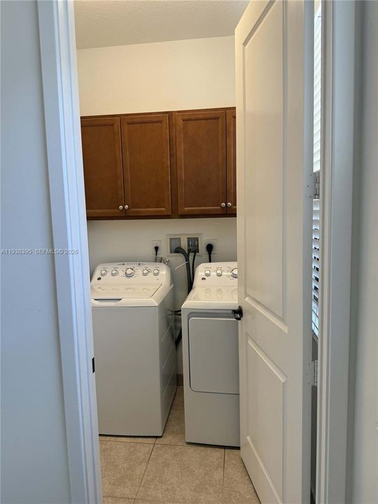 En Renta: $3,800 (5 camas, 3 baños, 2436 Pies cuadrados)