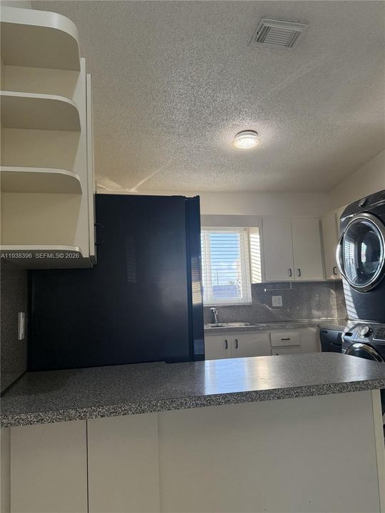 For Rent: $2,200 (2 beds, 2 baths, 870 Square Feet)