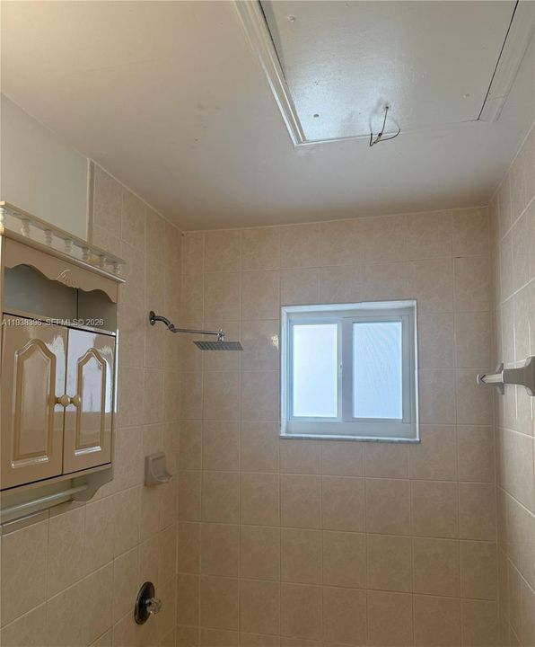 For Rent: $2,200 (2 beds, 2 baths, 870 Square Feet)