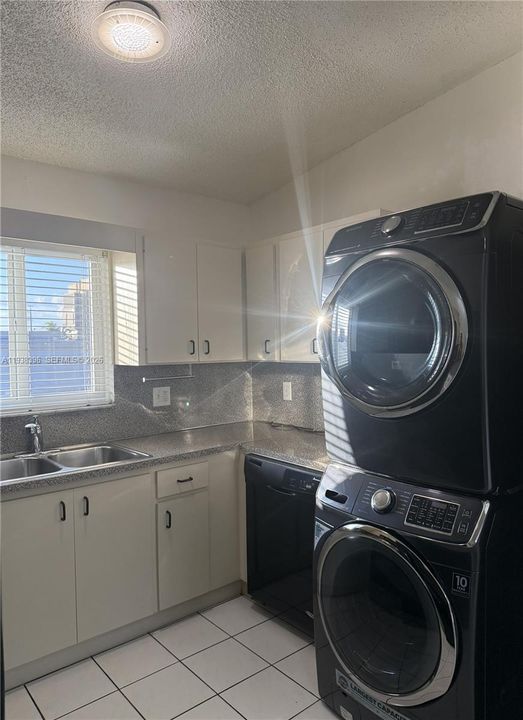 For Rent: $2,200 (2 beds, 2 baths, 870 Square Feet)