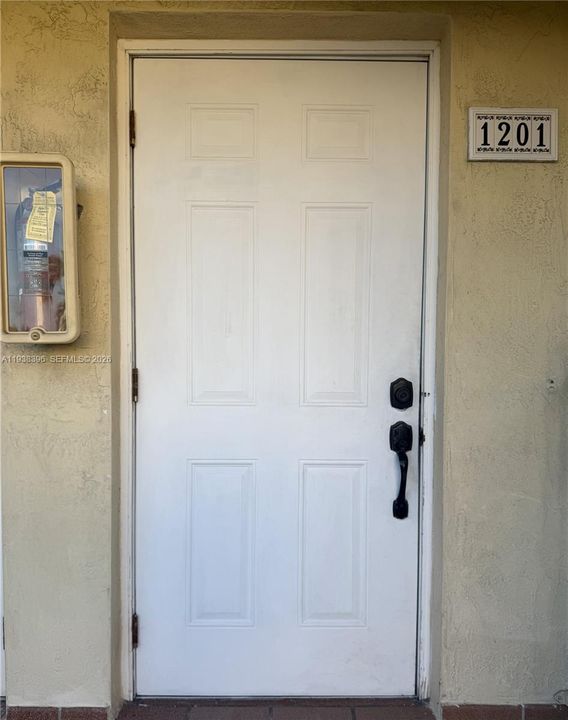 For Rent: $2,200 (2 beds, 2 baths, 870 Square Feet)