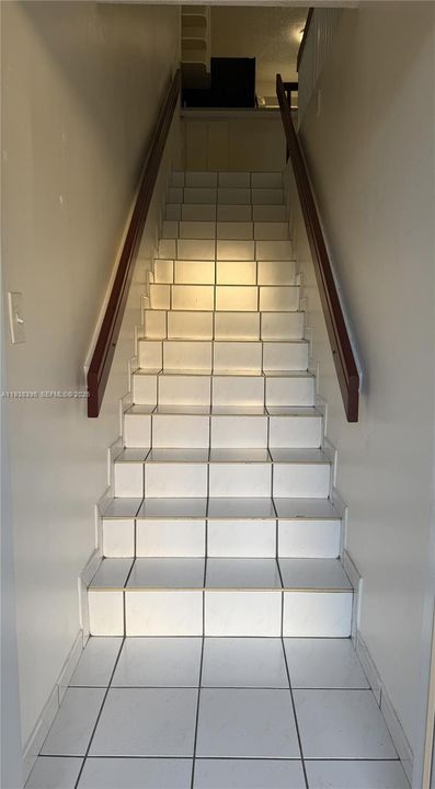 For Rent: $2,200 (2 beds, 2 baths, 870 Square Feet)