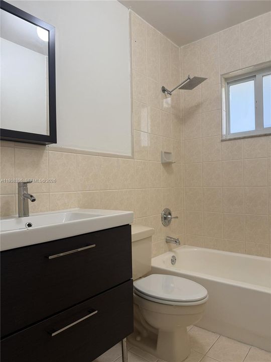 For Rent: $2,200 (2 beds, 2 baths, 870 Square Feet)