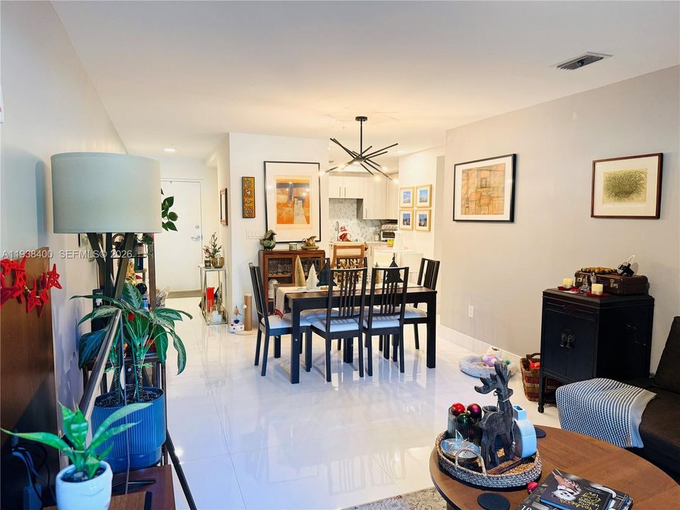 En Venta: $420,000 (2 camas, 2 baños, 1206 Pies cuadrados)