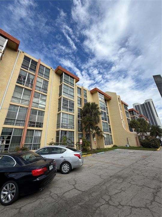 出租: $1,900 (1 贝兹, 1 浴室, 546 平方英尺)