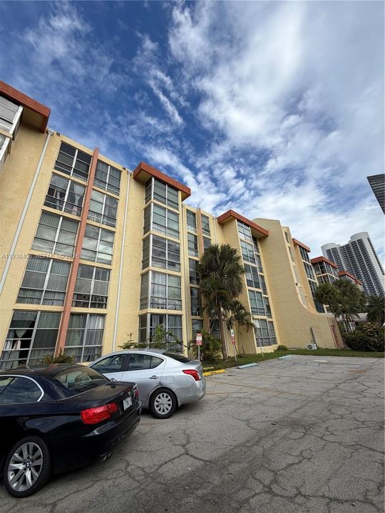 出租: $1,900 (1 贝兹, 1 浴室, 546 平方英尺)